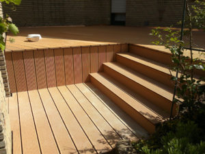 Stufen und Terrasse