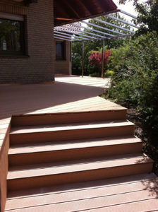 Terrasse mit Stufen